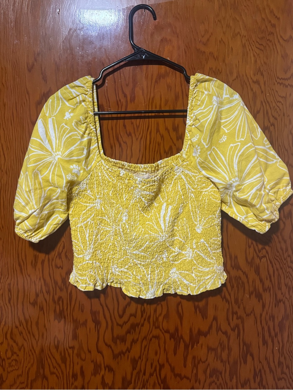 Universal Thread Yellow White Floral Smocked Puff-Sleeve Top